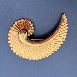 Vintage Monet Nautilus Shell Swirl Gold Tone Brooch Pin 80s Retro 2.5"
